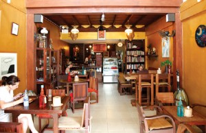 June's Art Cafe