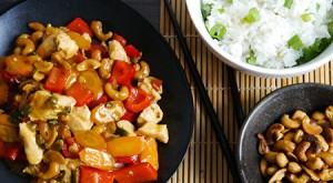 CHICKEN WITH CASHEW NUTS