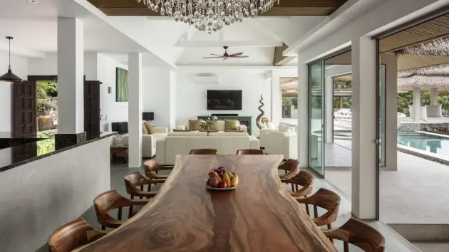 Villa Nirvana dining room