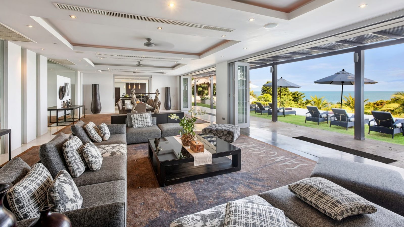 sangsuri-villa-estate-living-room